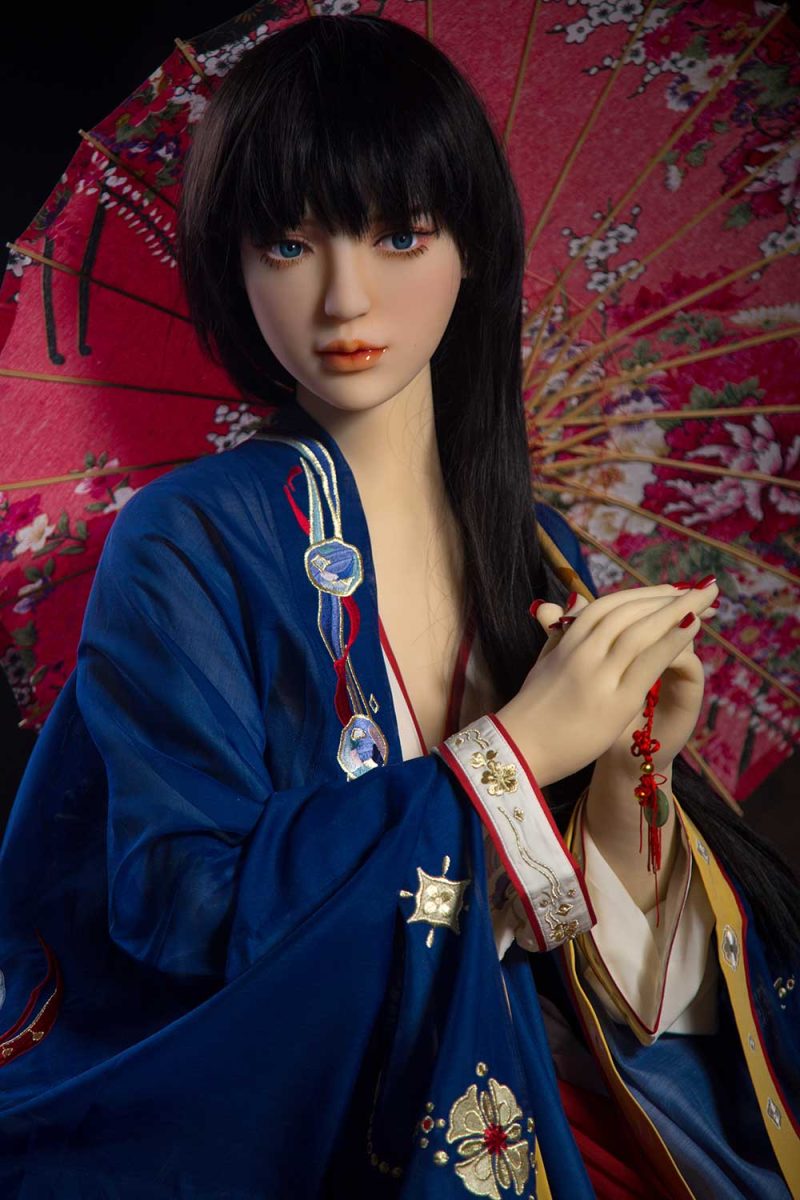 Realsexdoll Trägt blauen Kimono