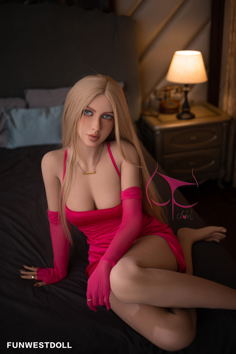 Sexy dolls trägt rosa Kleid
